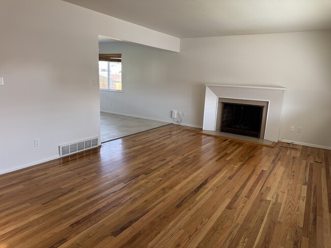 Photo - 950 Taney Ln