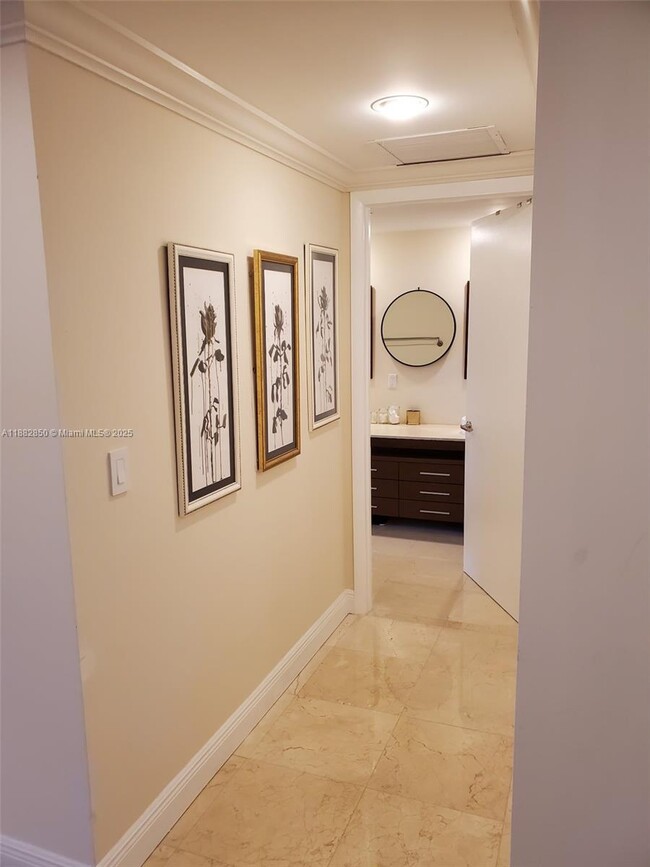 Photo - 495 Brickell Ave Unidad 707