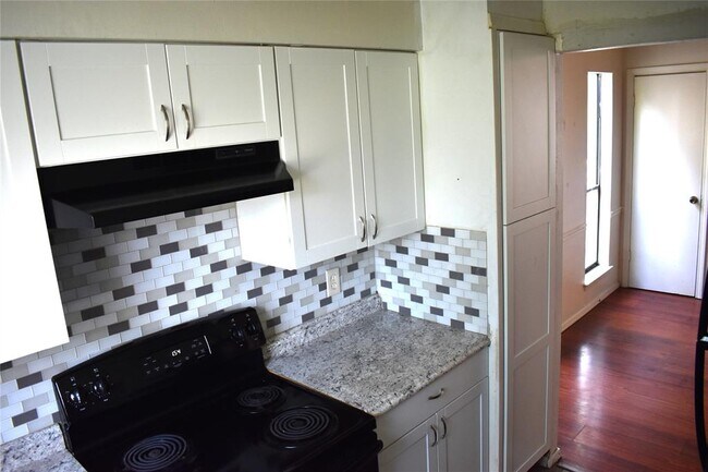 Photo - 1907 West Loop Unit A