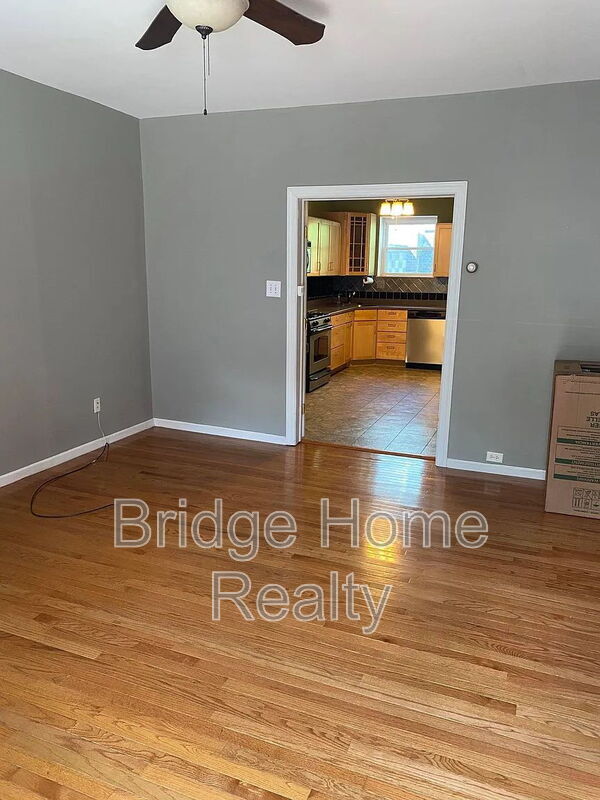 Photo - 1709 Sarah St