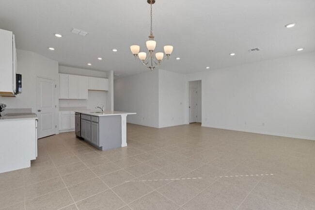 Photo - Like-New Ashton Woods Spacious 5BR 4BA, Prime Location Near I-4!