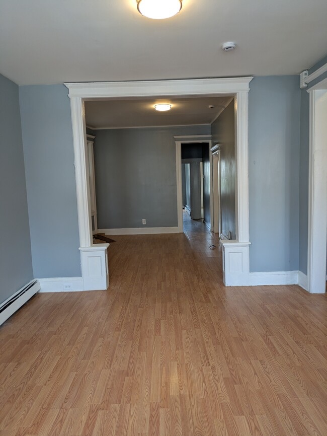 Living Room - 231 Bayview Ave Unit 1