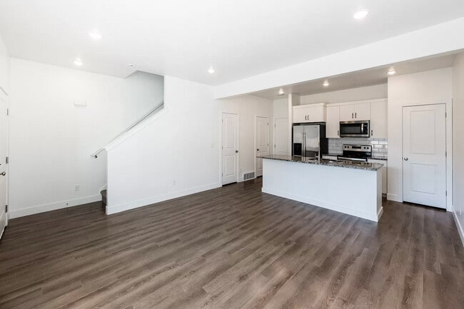 Photo - 335 S 1540 E