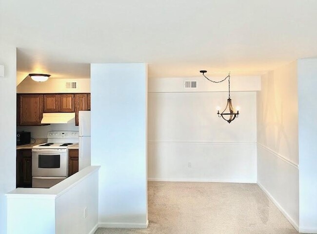 Photo - 253 Pinewood Cir