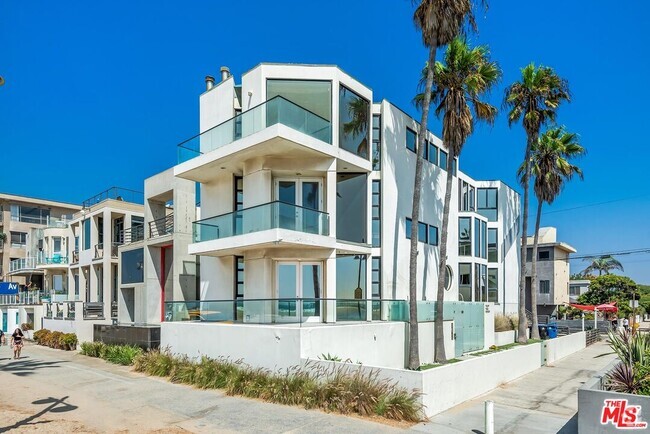 Building Photo - 2319 Ocean Front Walk Unit 1 Rental