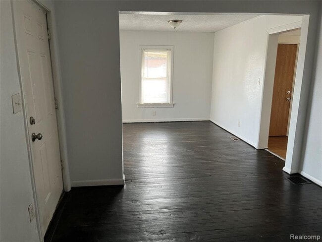 Photo - 7592 Maxwell Ave