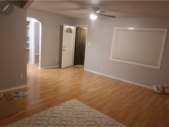 Building Photo - 301 Louisiana St