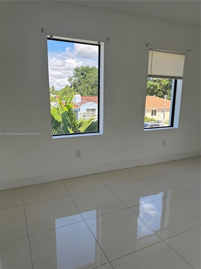 Photo - 676 NW 47th St Unidad 1