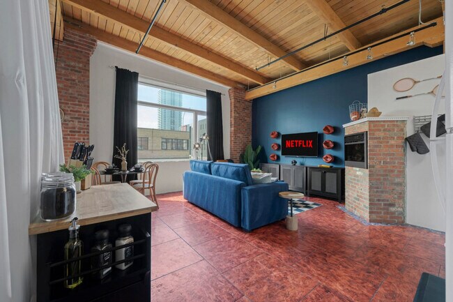 Photo - 10303-10107 107 St NW Unit ID1308645P