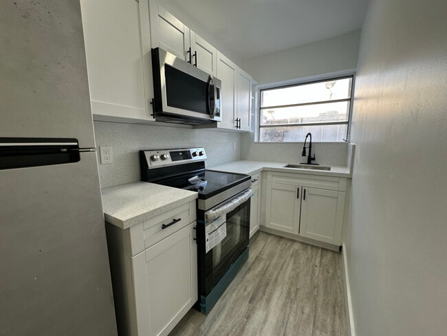 Photo - 901 NW 46th St