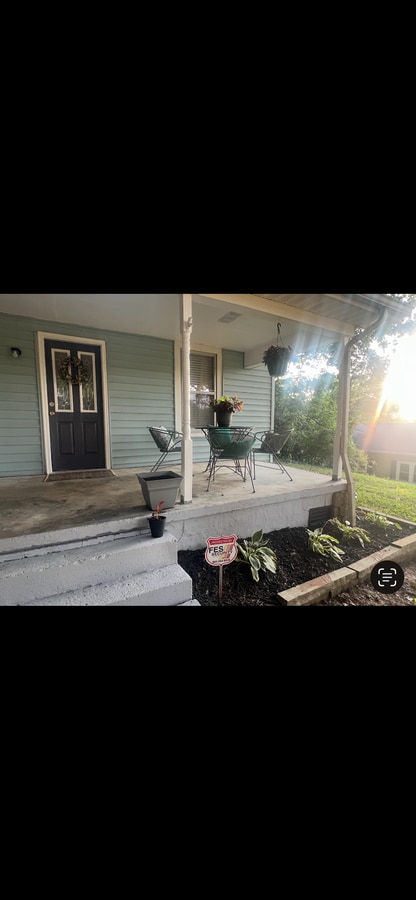 Photo - 712 Kingston St