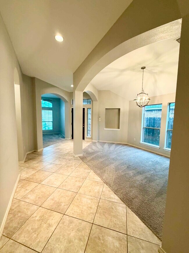 5607 Wagon Wheel Ln