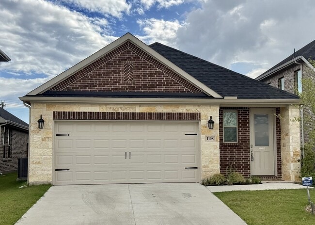 Building Photo - 1108 Redcoat Dr