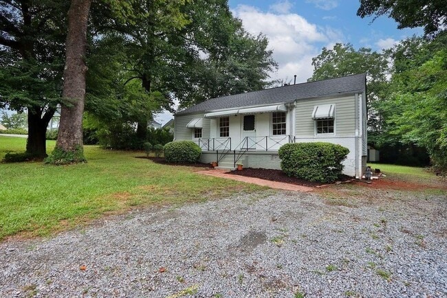 1329 Blanche Dr SE