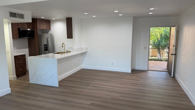 Photo - 10331 Lindley Ave Unit 209