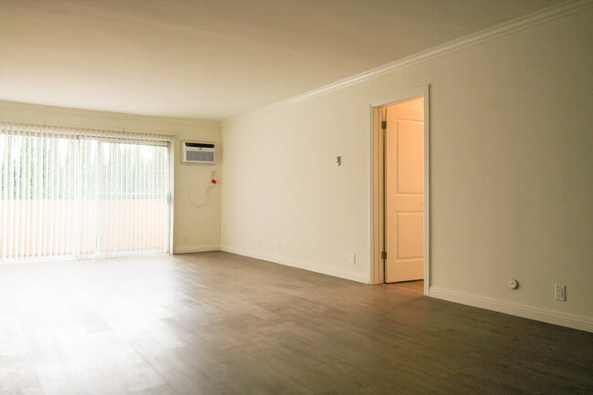 Photo - 14306 Riverside Dr