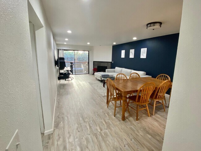 Photo - 2101 E 21ST St Unidad 210