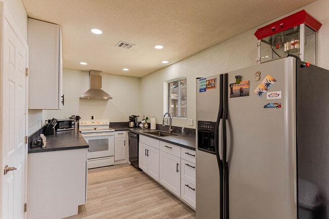 Photo - 2312 Warbler Ln