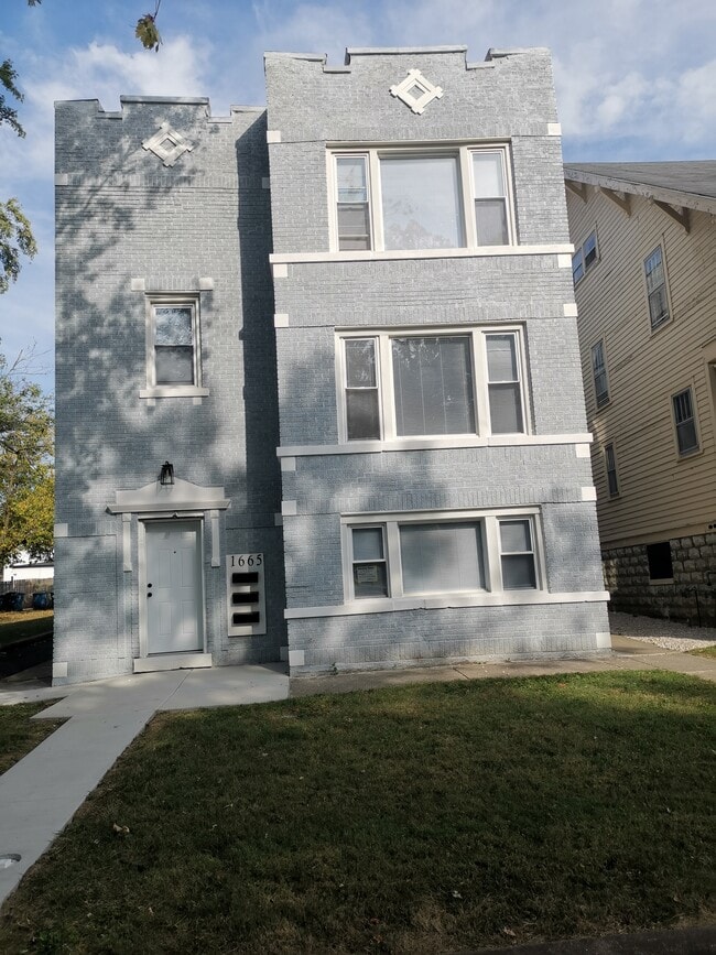 Building Photo - 1665 Buena Vista Ave Unit 3