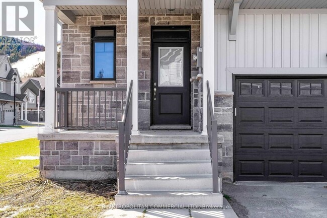 Photo - 118 Addison St