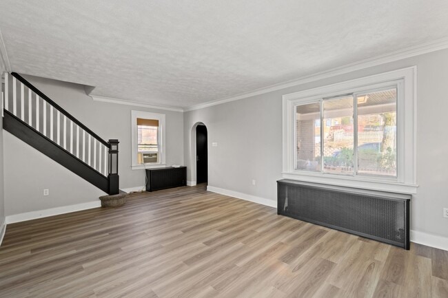 Photo - Beautiful 3 Bedroom House in Carrick Available May 1!