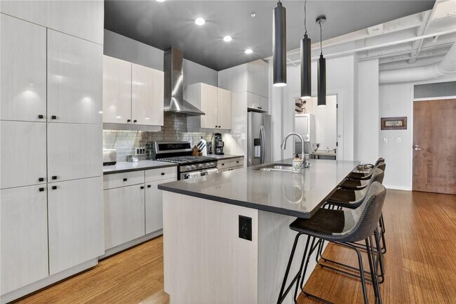 Photo - 805 Peachtree St NE Unidad 510