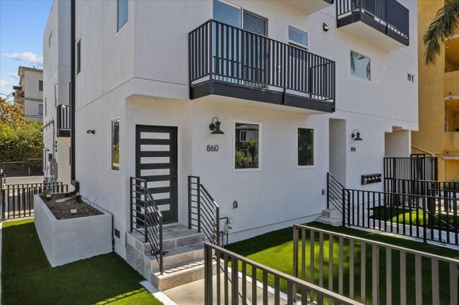 Building Photo - 860 N Hudson Ave Unit 860 N Hudson