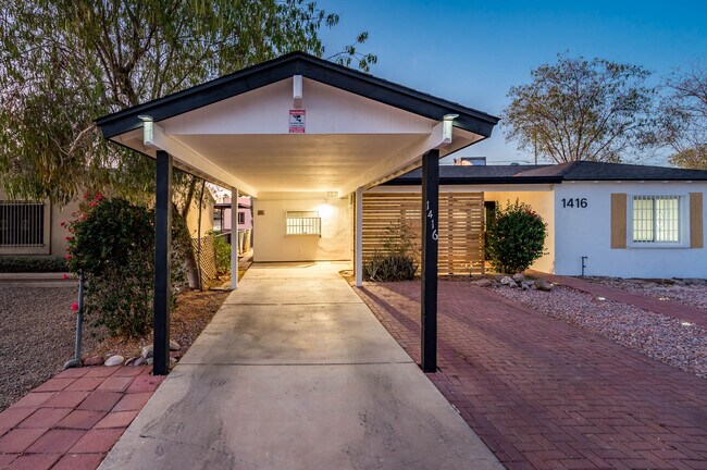 Carport Parking - 1416 W Clarendon Ave Apartments Unit 2