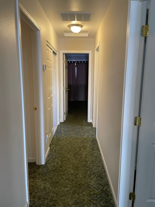 Photo - In The Country But Near Town!! With A Shop!!