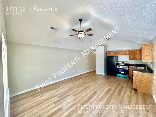Building Photo - 3211 12th Ave Unit B