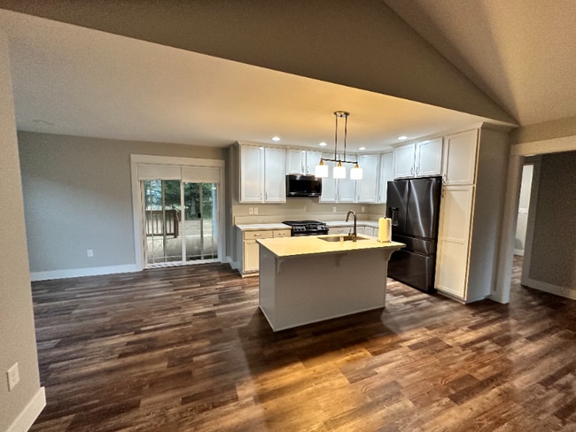 Photo - 325 N Wynoochee Dr SW