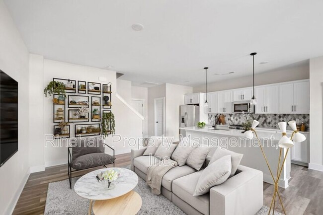 Photo - 628 Melville Dr