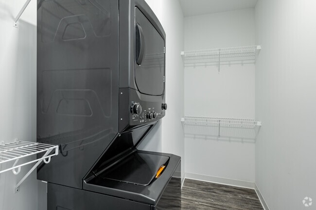 Studio, 1 BA - 450SF