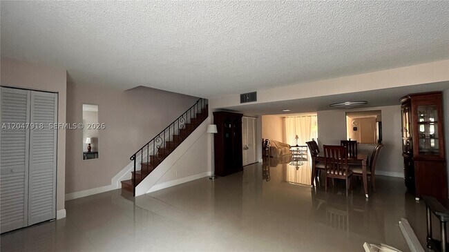 Photo - 807 NE 27th Ave