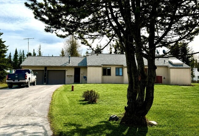 Building Photo - LIKE NEW REMODEL!
