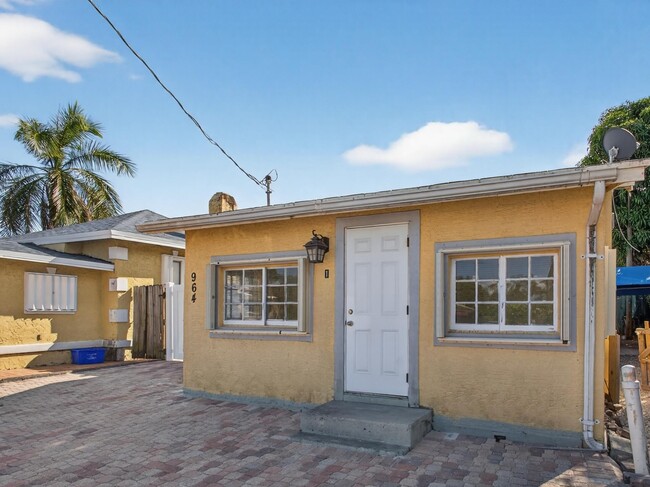 Photo - 964 W Lakewood Rd