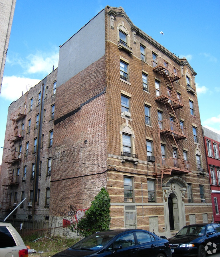 2235 Bathgate Ave - 2235 Bathgate Ave Apartments