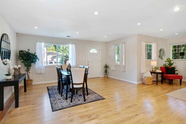 Photo - 425 Oak Ave