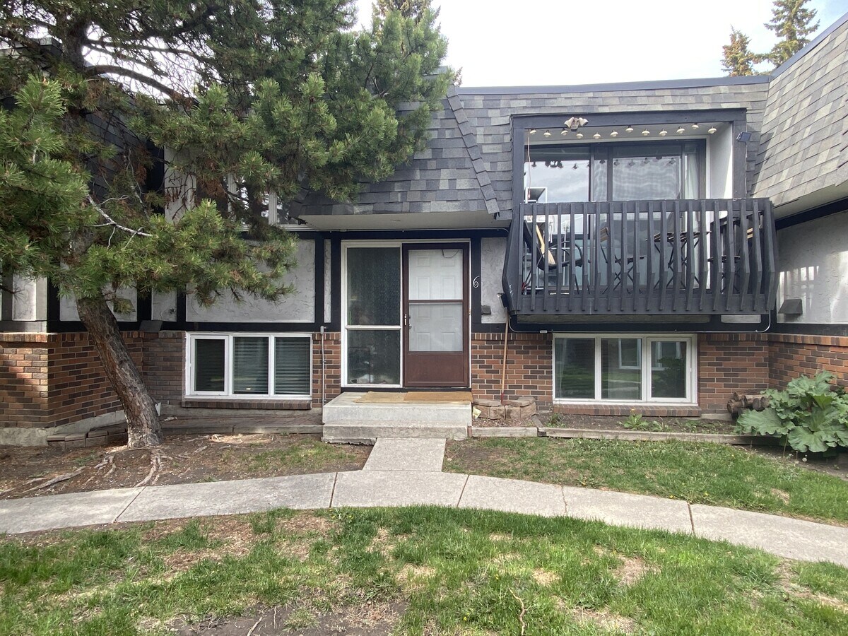 Photo - 1739-24A 24a St SW