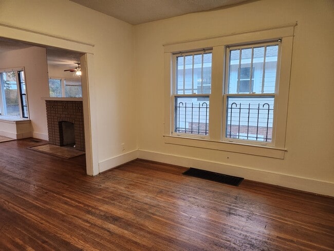 Photo - 416 10th Ave S