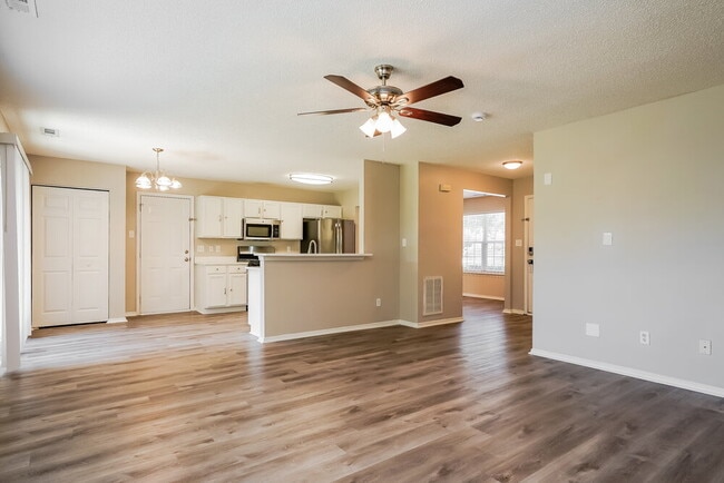 Photo - 6333 Saybrooke Dr