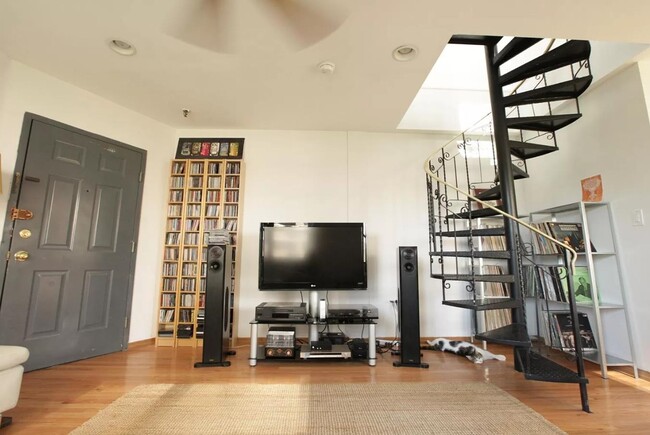 Building Photo - 4905 Park Ave Unit 4D
