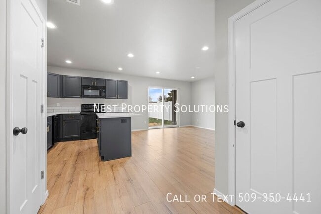 Photo - 338 W 6th St