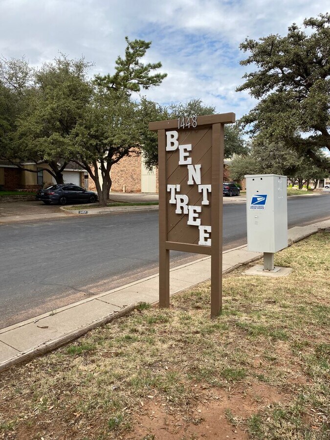 Efficiency apartment is the perfect location! - Efficiency apartment is the perfect location!