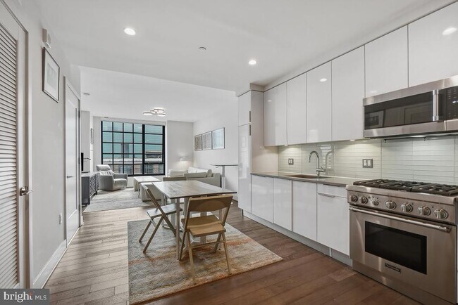 Photo - 45 Sutton Square SW Unit 1111