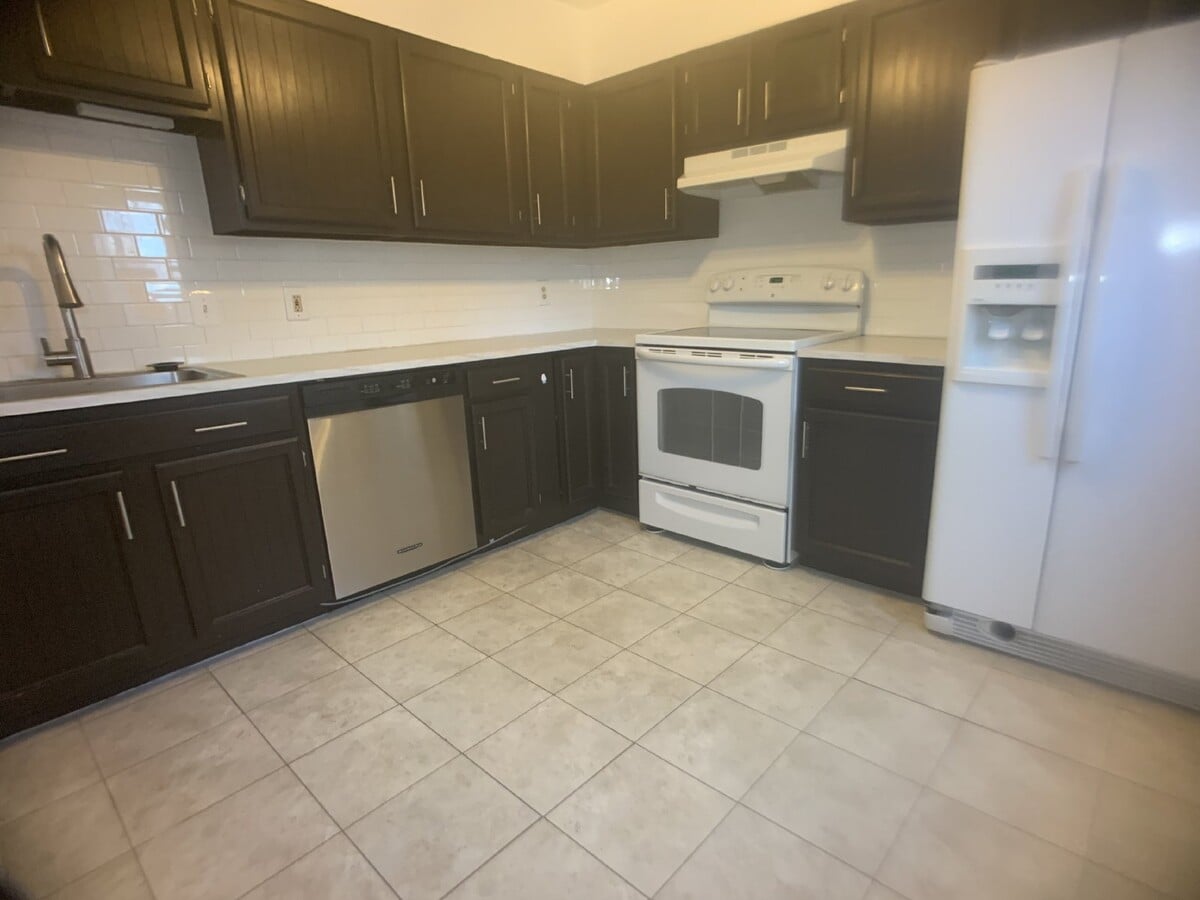 Photo - "Charming 3-Bed Townhouse Retreat in Etters – 1.5 Baths & 1200 Sq Ft of Comfort!"