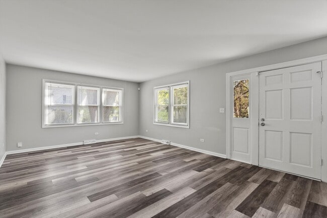Photo - 32W266 Glos St