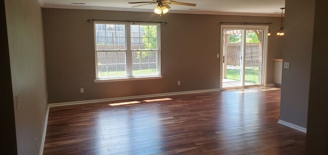 Photo - 3 bd, 2 ba house, E Columbia, quick access to I-70, plank flooring and carpet, fenced/shed
