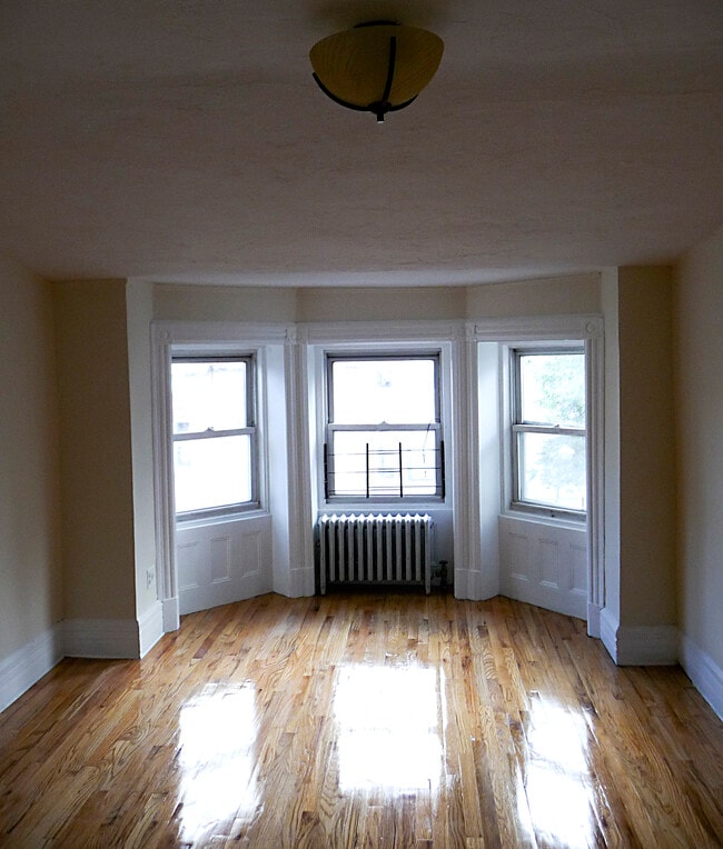 Building Photo - 13 Revere Pl Unit #3