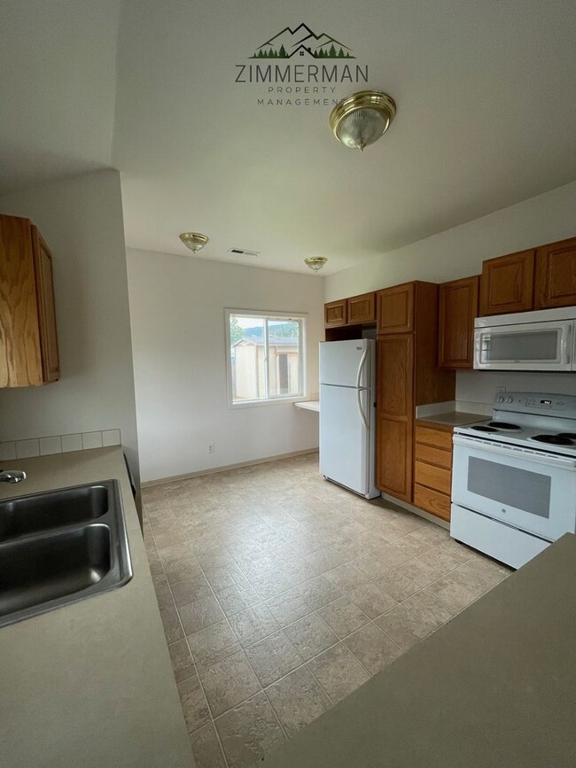 Photo - 3 bedroom, 1 1/2 bathroom House in Thurston neighborhood
